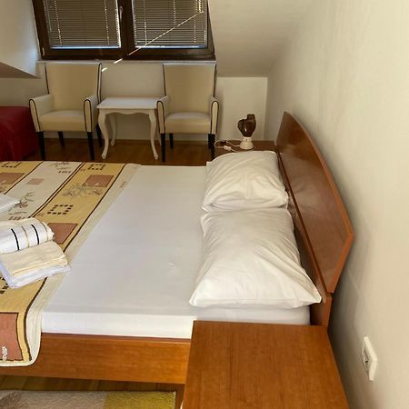 Apartments Ivan Petrovac Екстериор снимка